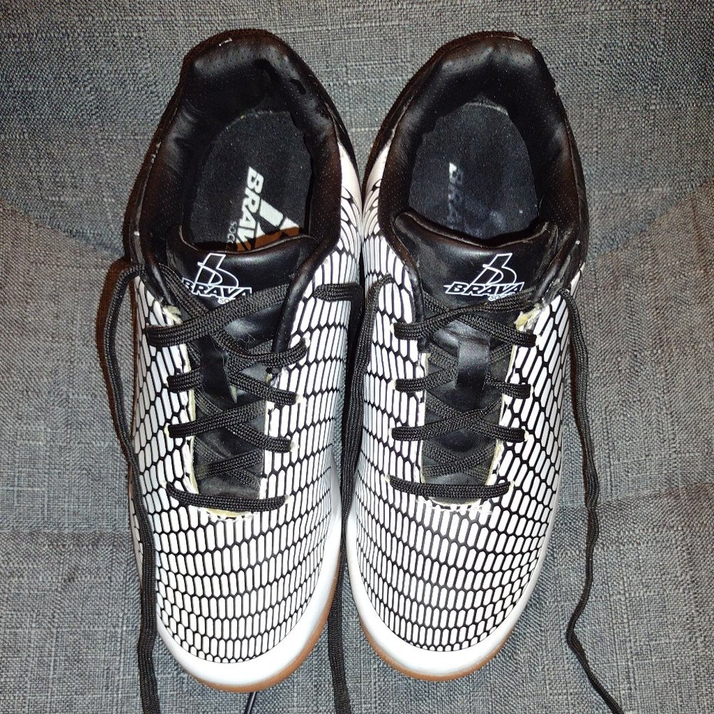 Brava Indoor Soccer Shoes Boys Size 4